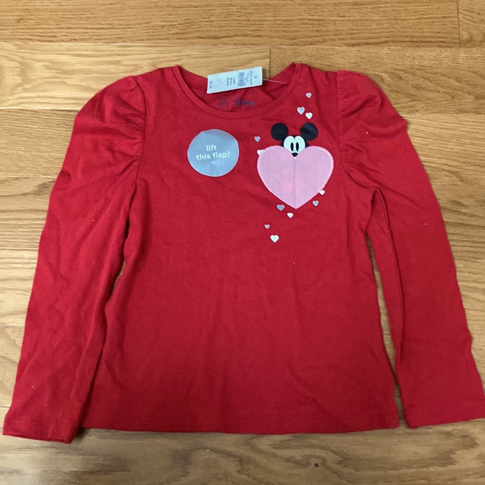 NEW WITH TAGS Gap x Disney Mickey Mouse Valentine’s heart long sleeve shirt